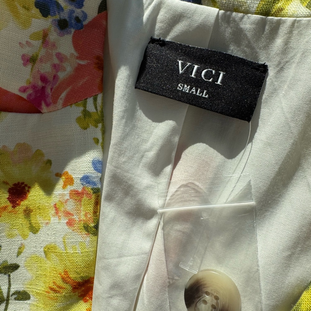 [Never Worn] Vici Floral Short Sleeve Blazer - Picture 5 of 5